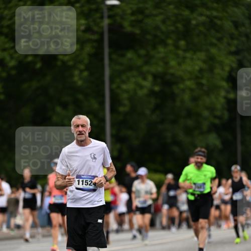 29.06.2025 - hella hamburg halbmarathon Dr. Thomas Lammeyer http://msf.ph/oto/8441073 29.06.2025 10:57:11 Kennedybrücke 2420, 2593, 2983, 2988, 3227, 3787, 6135, 6604, 7032, 7511, 7690, 7735, 7871, 8250, 8251, 9340, 10080, 10417, 10568, 10600, 10693, 10879, 10884 meine-sportfotos.de
