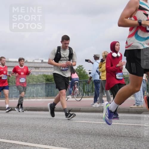 29.06.2025 - hella hamburg halbmarathon Luisa Fischer http://msf.ph/oto/8441087 29.06.2025 10:21:56 Kennedybrücke 5049, 9549, 3592, 3591, 1655, 1521, 2096, 3321, 3591, 3592, 5049, 5264, 5266, 5910, 6482, 7214, 7454, 8799, 9549, 9658, 9964, 10172, 10687 meine-sportfotos.de