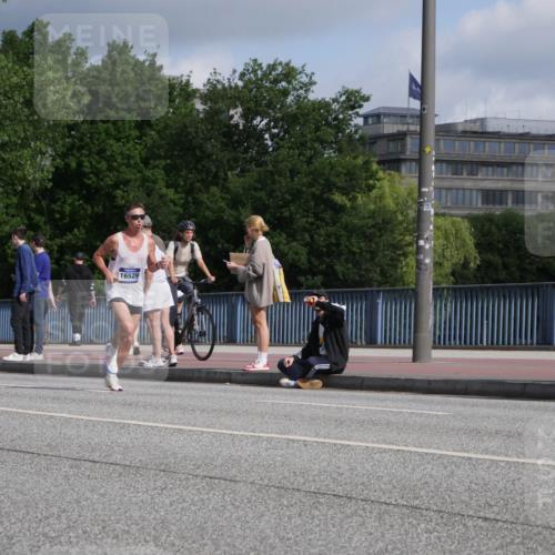 29.06.2025 - hella hamburg halbmarathon Luisa Fischer http://msf.ph/oto/8441104 29.06.2025 09:40:54 Kennedybrücke 16529 meine-sportfotos.de