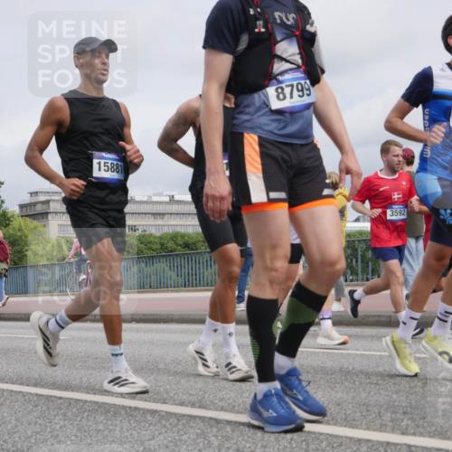 29.06.2025 - hella hamburg halbmarathon Luisa Fischer http://msf.ph/oto/8441111 29.06.2025 10:21:58 Kennedybrücke 9658, 15881, 8799, 3592, 5049, 2096, 3321, 3591, 3592, 4718, 4845, 5049, 5910, 6477, 6482, 7214, 7454, 8799, 9549, 9658, 9964, 10172, 10687 meine-sportfotos.de