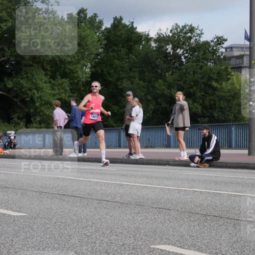 29.06.2025 - hella hamburg halbmarathon Luisa Fischer http://msf.ph/oto/8441142 29.06.2025 09:41:08 Kennedybrücke 19072, 4524 meine-sportfotos.de