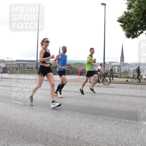 29.06.2025 - hella hamburg halbmarathon Lena Gebhardt http://msf.ph/oto/8441156 29.06.2025 10:29:24 Lombardsbrücke 16676, 3179, 1179, 1063, 1230, 1661, 1869, 2688, 3179, 3311, 3524, 4161, 4349, 4362, 4373, 4395, 4982, 6285, 6345, 6725, 7169, 7449, 7517, 7832, 8048, 8812, 9714, 10198, 10322, 10641, 10808, 10996, 11249, 11269, 11634, 11792, 11803, 11989, 12086, 12099, 12216, 12404, 12442, 12958, 13090, 13382, 14644, 15952, 15955, 16306, 16659, 16662, 16673, 16676, 17496, 17945, 18298, 18299, 18414 meine-sportfotos.de
