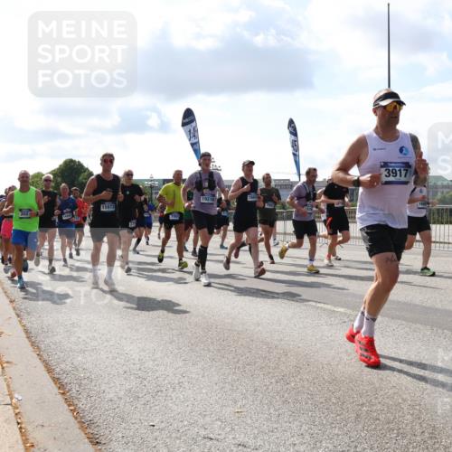 29.06.2025 - hella hamburg halbmarathon Lena Gebhardt http://msf.ph/oto/8441175 29.06.2025 09:52:57 Lombardsbrücke 1176, 302, 15973, 278, 7005, 1, 45, 19210, 18847, 709, 9206, 3917, 4981, 1012, 1070, 1163, 1169, 1176, 1220, 1391, 1415, 1512, 1613, 1735, 1782, 2048, 2189, 2213, 2233, 2234, 2590, 2788, 2970, 3021, 3098, 3109, 3124, 3304, 3907, 3917, 3928, 4080, 4277, 4497, 4691, 4933, 4981, 4997, 5007, 5132, 5476, 5477, 5623, 5682, 6081, 6152, 6712, 6716, 7005, 7067, 7093, 7147, 7191, 7325, 7432, 7451, 7599, 7843, 7865, 7961, 8063, 8145, 8467, 8664, 10796, 11779, 13403, 13614, 14257 meine-sportfotos.de