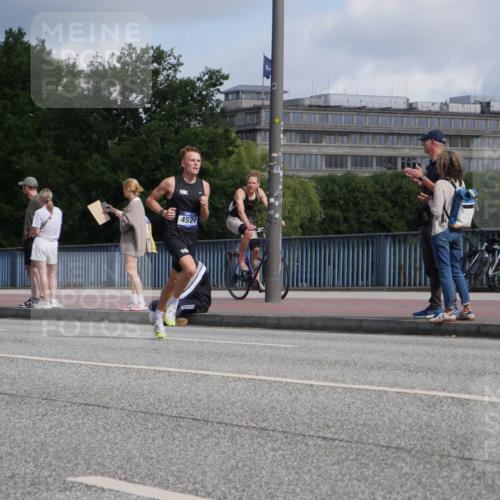 29.06.2025 - hella hamburg halbmarathon Luisa Fischer http://msf.ph/oto/8441183 29.06.2025 09:41:13 Kennedybrücke 4524, 4524 meine-sportfotos.de