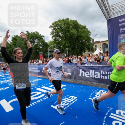29.06.2025 - hella hamburg halbmarathon Zöllner http://msf.ph/oto/8441185 29.06.2025 10:56:11 Ziel 1180, 3058, 4594, 4813, 5492, 5570, 7594, 8330, 8639, 9907, 12545, 14363, 17640, 17642, 18212 meine-sportfotos.de