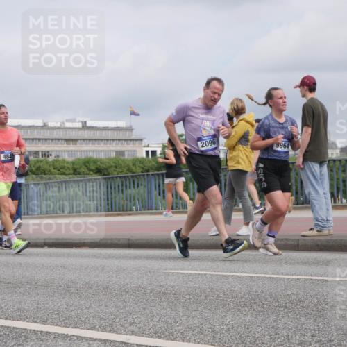 29.06.2025 - hella hamburg halbmarathon Luisa Fischer http://msf.ph/oto/8441200 29.06.2025 10:22:05 Kennedybrücke 4845, 2096, 9964, 1349, 2096, 2311, 2781, 3026, 4718, 4845, 5323, 6194, 6477, 6482, 7051, 9652, 9756, 9757, 9964, 10037, 10687, 10816 meine-sportfotos.de