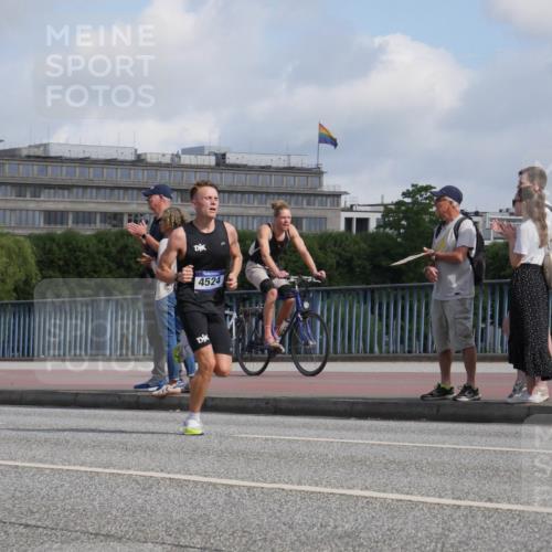 29.06.2025 - hella hamburg halbmarathon Luisa Fischer http://msf.ph/oto/8441202 29.06.2025 09:41:14 Kennedybrücke 4524, 4524 meine-sportfotos.de