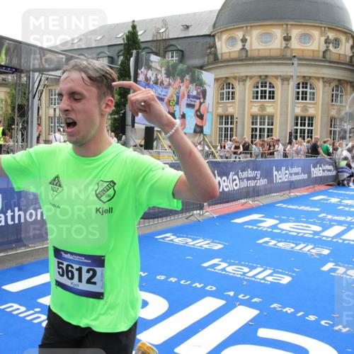 29.06.2025 - hella hamburg halbmarathon Michael Strokosch http://msf.ph/oto/8441219 29.06.2025 10:24:23 Ziel 5612, 6816, 18695 meine-sportfotos.de