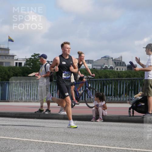 29.06.2025 - hella hamburg halbmarathon Luisa Fischer http://msf.ph/oto/8441221 29.06.2025 09:41:15 Kennedybrücke 4524, 4524 meine-sportfotos.de