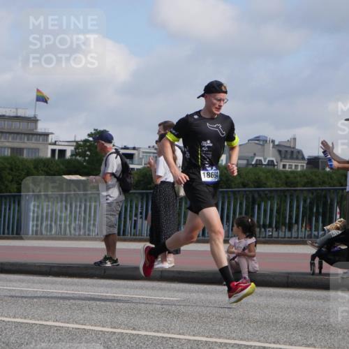 29.06.2025 - hella hamburg halbmarathon Luisa Fischer http://msf.ph/oto/8441240 29.06.2025 09:41:16 Kennedybrücke 0005, 18694, 4524 meine-sportfotos.de