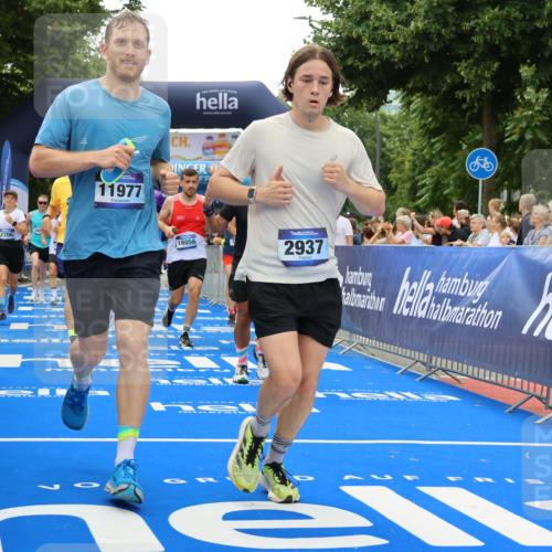 29.06.2025 - hella hamburg halbmarathon Strokosch-Dieckow http://msf.ph/oto/8441242 29.06.2025 10:49:37 Ziel 2504, 2516, 2592, 2596, 2706, 2889, 2937, 3060, 3543, 5705, 5894, 5978, 6115, 7332, 8689, 9038, 9463, 9551, 9619, 9649, 9723, 11340, 11679, 11977, 12094, 13159, 13233, 14562, 14794, 15392, 15857, 16114, 16592, 16738, 16843, 16877, 17001, 17282, 18058, 18451, 18926 meine-sportfotos.de