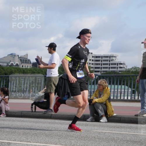 29.06.2025 - hella hamburg halbmarathon Luisa Fischer http://msf.ph/oto/8441259 29.06.2025 09:41:17 Kennedybrücke 1869 meine-sportfotos.de