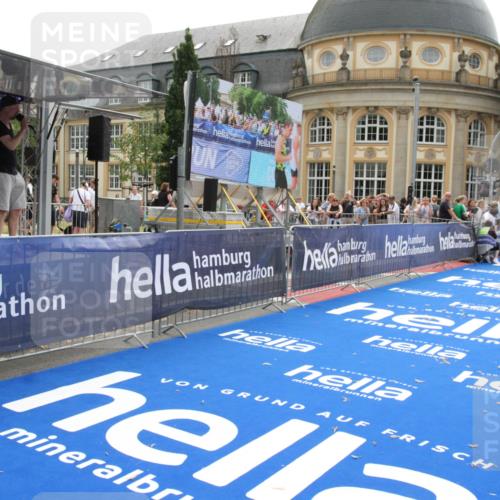 29.06.2025 - hella hamburg halbmarathon Michael Strokosch http://msf.ph/oto/8441263 29.06.2025 10:24:24 Ziel 5612, 18695 meine-sportfotos.de