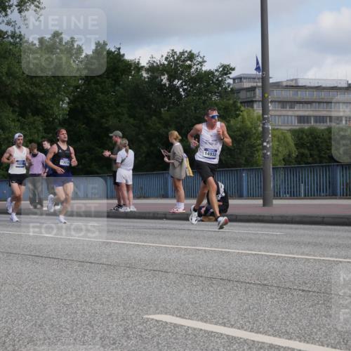 29.06.2025 - hella hamburg halbmarathon Luisa Fischer http://msf.ph/oto/8441275 29.06.2025 09:41:20 Kennedybrücke 13016, 16548, 14932 meine-sportfotos.de