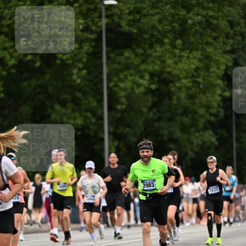 29.06.2025 - hella hamburg halbmarathon Dr. Thomas Lammeyer http://msf.ph/oto/8441287 29.06.2025 10:57:12 Kennedybrücke 2420, 2593, 2983, 2988, 3227, 3787, 6135, 6604, 7032, 7511, 7690, 7735, 7871, 8250, 8251, 9340, 10080, 10417, 10568, 10600, 10693, 10879, 10884 meine-sportfotos.de