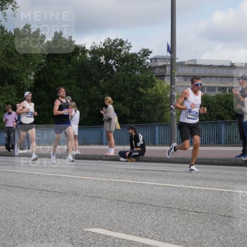 29.06.2025 - hella hamburg halbmarathon Luisa Fischer http://msf.ph/oto/8441289 29.06.2025 09:41:21 Kennedybrücke 16548, 14932 meine-sportfotos.de