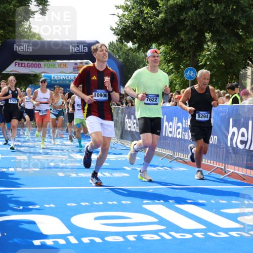 29.06.2025 - hella hamburg halbmarathon Strokosch-Dieckow http://msf.ph/oto/8441317 29.06.2025 10:40:42 Ziel 1631, 1882, 1912, 2324, 2714, 2750, 4634, 4843, 4889, 5014, 5026, 5745, 6429, 7080, 7109, 7622, 8074, 8629, 9294, 9979, 10900, 11959, 12865, 14092, 14272, 14820, 15351, 15493, 15542, 16201, 16249, 16599, 17486, 17724, 18399 meine-sportfotos.de