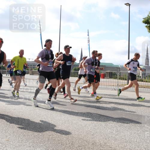 29.06.2025 - hella hamburg halbmarathon Lena Gebhardt http://msf.ph/oto/8441352 29.06.2025 09:52:58 Lombardsbrücke 15973, 7009, 9210, 18887, 1920, 1605, 1012, 1070, 1163, 1169, 1176, 1220, 1391, 1415, 1512, 1613, 1735, 1782, 2048, 2189, 2213, 2233, 2234, 2590, 2788, 2970, 3021, 3098, 3109, 3124, 3304, 3907, 3917, 3928, 4080, 4277, 4497, 4691, 4933, 4981, 4997, 5007, 5132, 5476, 5477, 5623, 5682, 6081, 6152, 6712, 6716, 7005, 7067, 7093, 7147, 7191, 7325, 7432, 7450, 7451, 7599, 7843, 7865, 7961, 8063, 8145, 8467, 8664, 10796, 11779, 13403, 13614 meine-sportfotos.de