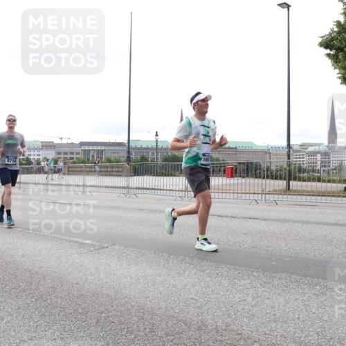 29.06.2025 - hella hamburg halbmarathon Lena Gebhardt http://msf.ph/oto/8441365 29.06.2025 10:29:25 Lombardsbrücke 49, 9714, 1063, 1230, 1661, 2688, 3179, 3311, 3524, 4161, 4349, 4362, 4373, 4395, 4982, 5350, 6285, 6345, 6725, 7169, 7449, 7517, 7832, 8048, 8812, 9714, 9937, 10198, 10322, 10641, 10808, 10996, 11249, 11269, 11634, 11792, 11803, 11989, 12086, 12099, 12216, 12404, 12442, 12958, 13090, 13382, 14644, 15952, 15955, 16306, 16659, 16662, 16673, 16676, 17496, 17945, 18298, 18299, 18414 meine-sportfotos.de