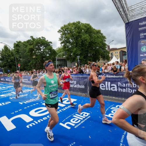29.06.2025 - hella hamburg halbmarathon Zöllner http://msf.ph/oto/8441378 29.06.2025 10:56:14 Ziel 1193, 4594, 4813, 5465, 5492, 5570, 8330, 8639, 9907, 10789, 12545, 14363, 15484, 16113, 16634, 17468, 17640, 17642 meine-sportfotos.de