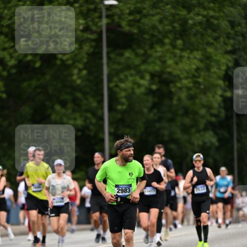 29.06.2025 - hella hamburg halbmarathon Dr. Thomas Lammeyer http://msf.ph/oto/8441381 29.06.2025 10:57:13 Kennedybrücke 2420, 2983, 2988, 3227, 3787, 6135, 6604, 7032, 7511, 7690, 7735, 7871, 8250, 8251, 9340, 10080, 10417, 10568, 10600, 10693, 10879, 10884, 10981 meine-sportfotos.de
