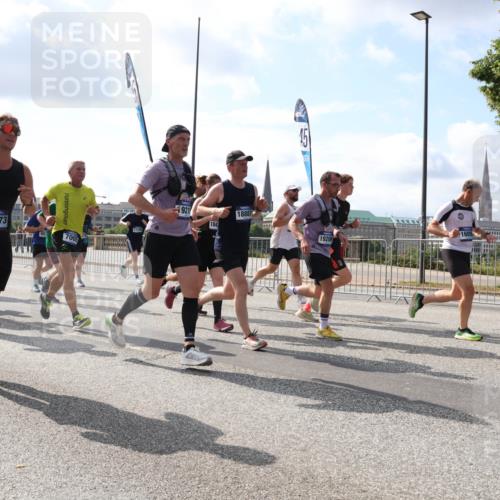 29.06.2025 - hella hamburg halbmarathon Lena Gebhardt http://msf.ph/oto/8441389 29.06.2025 09:52:58 Lombardsbrücke 15973, 700, 921, 184, 18887, 45, 19206, 1012, 1070, 1163, 1169, 1176, 1220, 1391, 1415, 1512, 1613, 1735, 1782, 2048, 2189, 2213, 2233, 2234, 2590, 2788, 2970, 3021, 3098, 3109, 3124, 3304, 3907, 3917, 3928, 4080, 4277, 4497, 4691, 4933, 4981, 4997, 5007, 5132, 5476, 5477, 5623, 5682, 6081, 6152, 6712, 6716, 7005, 7067, 7093, 7147, 7191, 7325, 7432, 7450, 7451, 7599, 7843, 7865, 7961, 8063, 8145, 8467, 8664, 10796, 11779, 13403, 13614 meine-sportfotos.de