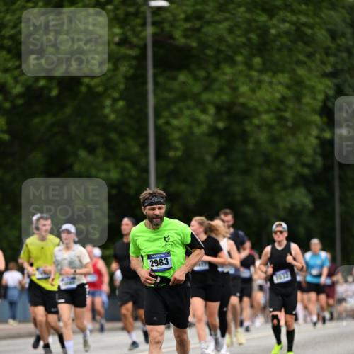 29.06.2025 - hella hamburg halbmarathon Dr. Thomas Lammeyer http://msf.ph/oto/8441413 29.06.2025 10:57:14 Kennedybrücke 2420, 2983, 2988, 3227, 3787, 4595, 6135, 6604, 7032, 7511, 7690, 7735, 7871, 9340, 10080, 10417, 10568, 10600, 10693, 10879, 10884, 10981 meine-sportfotos.de