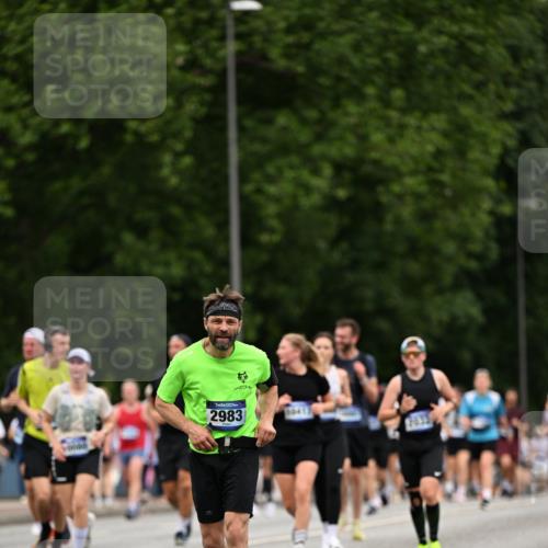 29.06.2025 - hella hamburg halbmarathon Dr. Thomas Lammeyer http://msf.ph/oto/8441475 29.06.2025 10:57:14 Kennedybrücke 2420, 2983, 2988, 3227, 3787, 4595, 6135, 6604, 7032, 7511, 7690, 7735, 7871, 9340, 10080, 10417, 10568, 10600, 10693, 10879, 10884, 10981 meine-sportfotos.de
