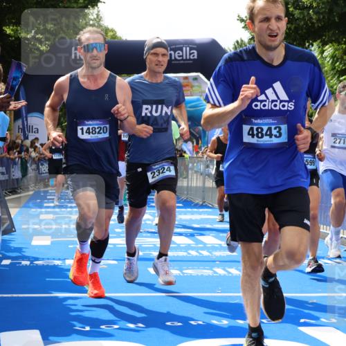 29.06.2025 - hella hamburg halbmarathon Strokosch-Dieckow http://msf.ph/oto/8441476 29.06.2025 10:40:40 Ziel 1882, 1912, 2324, 2714, 2750, 4634, 4843, 4889, 5014, 5026, 5745, 7080, 7622, 8074, 8629, 9294, 10900, 11959, 12865, 14092, 14272, 14820, 15015, 15351, 15493, 15542, 16201, 16249, 16599, 17486, 17724, 18399 meine-sportfotos.de