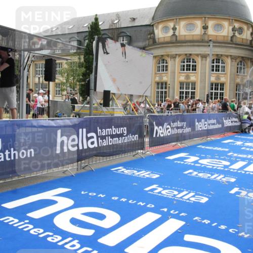 29.06.2025 - hella hamburg halbmarathon Michael Strokosch http://msf.ph/oto/8441488 29.06.2025 10:24:27 Ziel 18695 meine-sportfotos.de