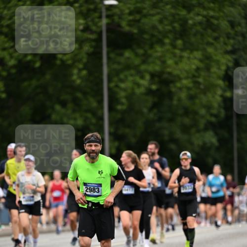 29.06.2025 - hella hamburg halbmarathon Dr. Thomas Lammeyer http://msf.ph/oto/8441492 29.06.2025 10:57:14 Kennedybrücke 2420, 2983, 2988, 3227, 3787, 4595, 6135, 6604, 7032, 7511, 7690, 7735, 7871, 9340, 10080, 10417, 10568, 10600, 10693, 10879, 10884, 10981 meine-sportfotos.de