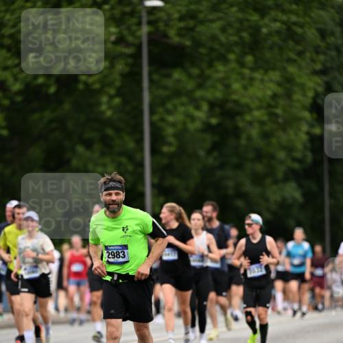 29.06.2025 - hella hamburg halbmarathon Dr. Thomas Lammeyer http://msf.ph/oto/8441511 29.06.2025 10:57:14 Kennedybrücke 2420, 2983, 2988, 3227, 3787, 4595, 6135, 6604, 7032, 7511, 7690, 7735, 7871, 9340, 10080, 10417, 10568, 10600, 10693, 10879, 10884, 10981 meine-sportfotos.de