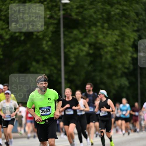 29.06.2025 - hella hamburg halbmarathon Dr. Thomas Lammeyer http://msf.ph/oto/8441528 29.06.2025 10:57:15 Kennedybrücke 2420, 2983, 2988, 3227, 3787, 4595, 6135, 6604, 7032, 7511, 7690, 7735, 7871, 9340, 10080, 10417, 10568, 10600, 10879, 10884, 10981 meine-sportfotos.de