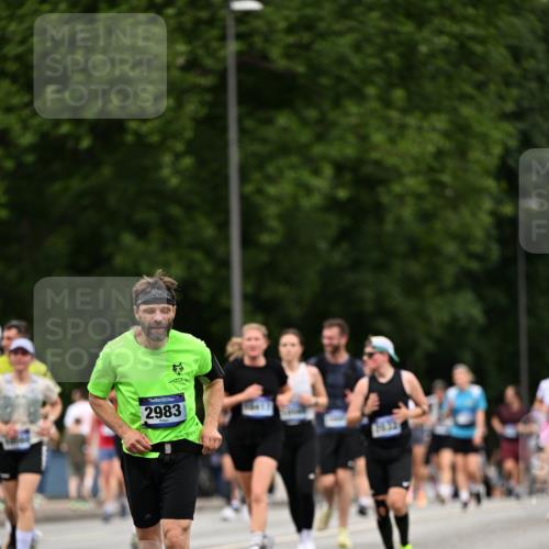 29.06.2025 - hella hamburg halbmarathon Dr. Thomas Lammeyer http://msf.ph/oto/8441538 29.06.2025 10:57:15 Kennedybrücke 2420, 2983, 2988, 3227, 3787, 4595, 6135, 6604, 7032, 7511, 7690, 7735, 7871, 9340, 10080, 10417, 10568, 10600, 10879, 10884, 10981 meine-sportfotos.de