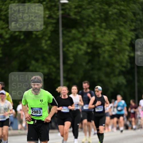 29.06.2025 - hella hamburg halbmarathon Dr. Thomas Lammeyer http://msf.ph/oto/8441564 29.06.2025 10:57:15 Kennedybrücke 2420, 2983, 2988, 3227, 3787, 4595, 6135, 6604, 7032, 7511, 7690, 7735, 7871, 9340, 10080, 10417, 10568, 10600, 10879, 10884, 10981 meine-sportfotos.de