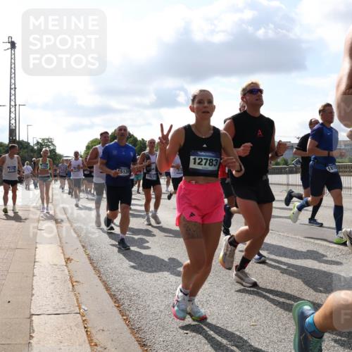 29.06.2025 - hella hamburg halbmarathon Lena Gebhardt http://msf.ph/oto/8441569 29.06.2025 09:52:59 Lombardsbrücke 1163, 1176, 15126, 10, 11, 814, 12783, 30, 1012, 1070, 1163, 1176, 1220, 1391, 1415, 1512, 1613, 1735, 1782, 2048, 2189, 2213, 2233, 2234, 2590, 2788, 2970, 3021, 3098, 3109, 3124, 3304, 3907, 3917, 3928, 4080, 4277, 4497, 4553, 4691, 4933, 4981, 4997, 5007, 5132, 5476, 5477, 5623, 5682, 6081, 6152, 6203, 6712, 6716, 7005, 7067, 7093, 7147, 7191, 7204, 7325, 7450, 7451, 7599, 7843, 7865, 7961, 8063, 8145, 8467, 8664, 10796, 13403 meine-sportfotos.de