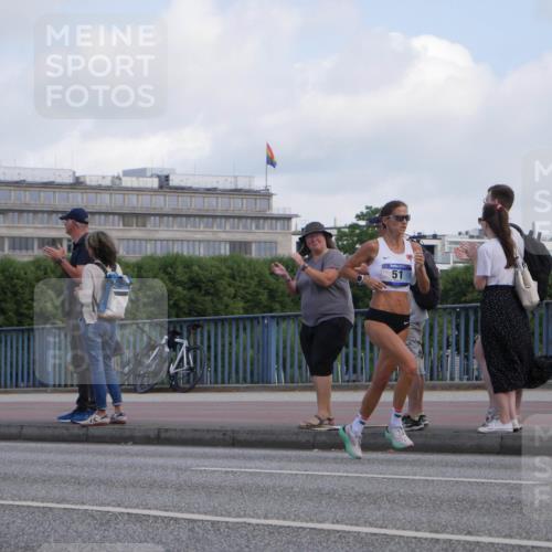 29.06.2025 - hella hamburg halbmarathon Luisa Fischer http://msf.ph/oto/8441576 29.06.2025 09:41:40 Kennedybrücke 51, 51, 6380 meine-sportfotos.de