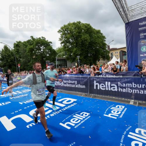 29.06.2025 - hella hamburg halbmarathon Zöllner http://msf.ph/oto/8441625 29.06.2025 10:56:18 Ziel 1193, 5465, 7547, 8639, 9903, 9907, 10789, 12348, 14363, 15484, 16113, 16634, 17468, 18741, 19152 meine-sportfotos.de