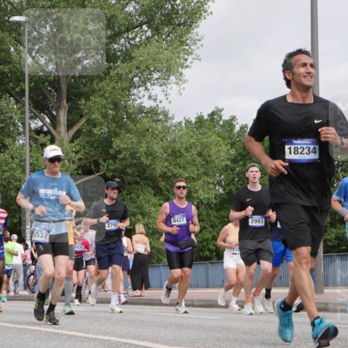 29.06.2025 - hella hamburg halbmarathon Luisa Fischer http://msf.ph/oto/8441631 29.06.2025 10:22:45 Kennedybrücke 5429, 1398, 70, 3, 346, 8537, 05, 2795, 8427, 6939, 112, 18234, 2993, 4170, 2405, 2795, 2918, 2993, 2995, 3446, 4170, 5178, 5397, 5429, 6939, 7248, 7249, 7836, 8427, 8537, 8778, 10594 meine-sportfotos.de