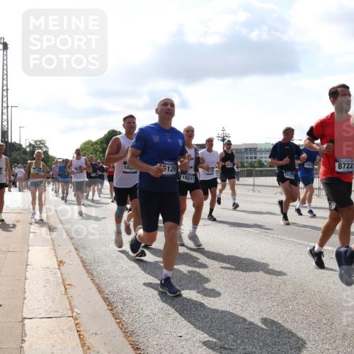 29.06.2025 - hella hamburg halbmarathon Lena Gebhardt http://msf.ph/oto/8441683 29.06.2025 09:53:00 Lombardsbrücke 102, 1176, 1163, 10, 5126, 10211, 145, 19127, 10216, 8722, 14690, 1012, 1070, 1163, 1176, 1220, 1391, 1415, 1512, 1613, 1735, 1782, 2048, 2189, 2213, 2233, 2234, 2590, 2788, 2970, 3021, 3098, 3109, 3124, 3304, 3907, 3917, 3928, 4080, 4277, 4497, 4553, 4691, 4933, 4981, 4997, 5007, 5132, 5476, 5477, 5623, 5682, 6081, 6152, 6203, 6712, 6716, 7005, 7067, 7093, 7147, 7191, 7204, 7325, 7450, 7451, 7599, 7765, 7843, 7865, 7961, 8063, 8145, 8467, 8664, 10796, 13403 meine-sportfotos.de