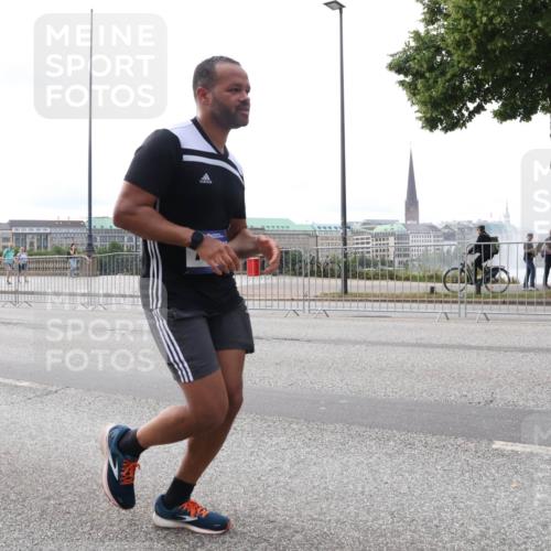 29.06.2025 - hella hamburg halbmarathon Lena Gebhardt http://msf.ph/oto/8441689 29.06.2025 10:29:28 Lombardsbrücke 1063, 1230, 1661, 2688, 3179, 3311, 3524, 4161, 4349, 4373, 4395, 4982, 5350, 6285, 6345, 6725, 7169, 7449, 7517, 7832, 8048, 8812, 9714, 9937, 10198, 10322, 10641, 10808, 10996, 11249, 11269, 11444, 11634, 11792, 11803, 11989, 12086, 12099, 12216, 12227, 12404, 12442, 12958, 13090, 13382, 13810, 14644, 15952, 15955, 16306, 16659, 16662, 16673, 16676, 17496, 17945, 18298, 18299, 18385, 18414 meine-sportfotos.de