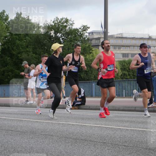 29.06.2025 - hella hamburg halbmarathon Luisa Fischer http://msf.ph/oto/8441777 29.06.2025 09:41:58 Kennedybrücke 2659, 4933, 16120, 3720, 53, 2659, 3720 meine-sportfotos.de