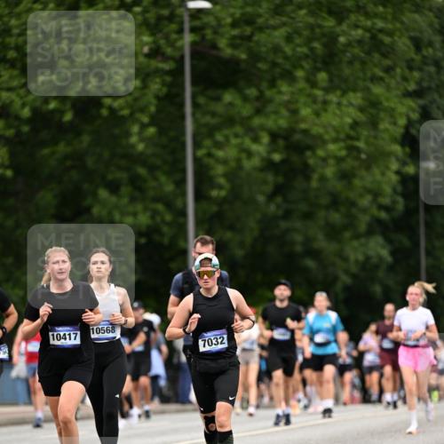 29.06.2025 - hella hamburg halbmarathon Dr. Thomas Lammeyer http://msf.ph/oto/8441808 29.06.2025 10:57:17 Kennedybrücke 2420, 2983, 2988, 3227, 3787, 4595, 6135, 6604, 7032, 7511, 7690, 7735, 7871, 9340, 9368, 10080, 10417, 10568, 10879, 10884, 10981 meine-sportfotos.de