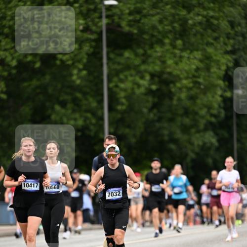 29.06.2025 - hella hamburg halbmarathon Dr. Thomas Lammeyer http://msf.ph/oto/8441834 29.06.2025 10:57:17 Kennedybrücke 2420, 2983, 2988, 3227, 3787, 4595, 6135, 6604, 7032, 7511, 7690, 7735, 7871, 9340, 9368, 10080, 10417, 10568, 10879, 10884, 10981 meine-sportfotos.de