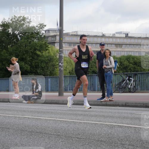 29.06.2025 - hella hamburg halbmarathon Luisa Fischer http://msf.ph/oto/8441836 29.06.2025 09:42:02 Kennedybrücke 14717, 35, 52, 2659, 3720, 9255 meine-sportfotos.de