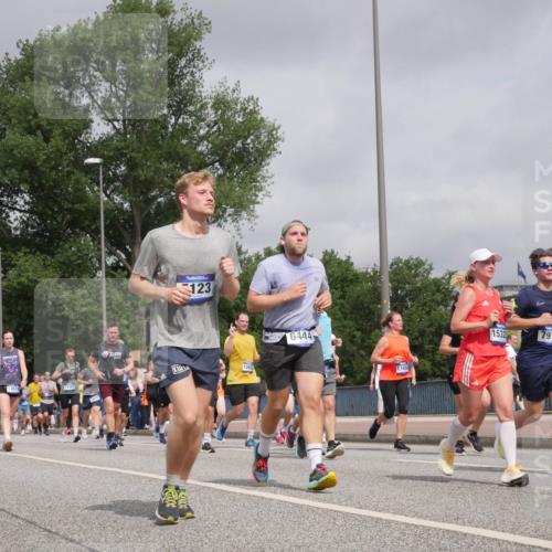 29.06.2025 - hella hamburg halbmarathon Luisa Fischer http://msf.ph/oto/8441841 29.06.2025 10:23:07 Kennedybrücke 11028, 13619, 123, 10622, 6444, 17454, 1532, 7917, 1145, 3278, 3678, 4539, 4614, 5123, 5556, 5834, 5849, 6444, 6874, 7137, 7744, 7917, 10622 meine-sportfotos.de