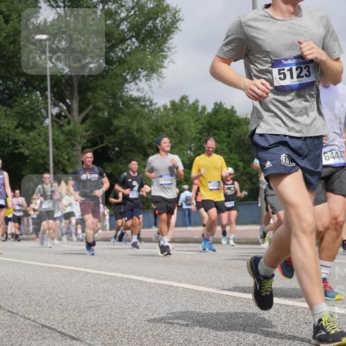 29.06.2025 - hella hamburg halbmarathon Luisa Fischer http://msf.ph/oto/8441850 29.06.2025 10:23:08 Kennedybrücke 11028, 5123, 13002, 6444, 1145, 2357, 3278, 3678, 4539, 4614, 5123, 5556, 5834, 5849, 6444, 7137, 7744, 7917, 10622 meine-sportfotos.de