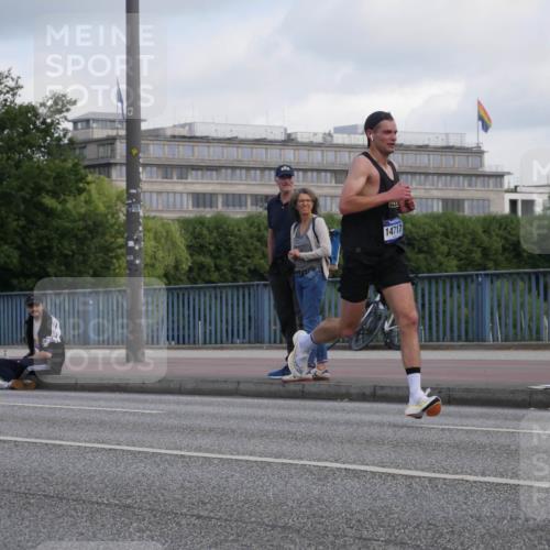 29.06.2025 - hella hamburg halbmarathon Luisa Fischer http://msf.ph/oto/8441858 29.06.2025 09:42:02 Kennedybrücke 14717, 35, 52, 2659, 3720, 9255 meine-sportfotos.de