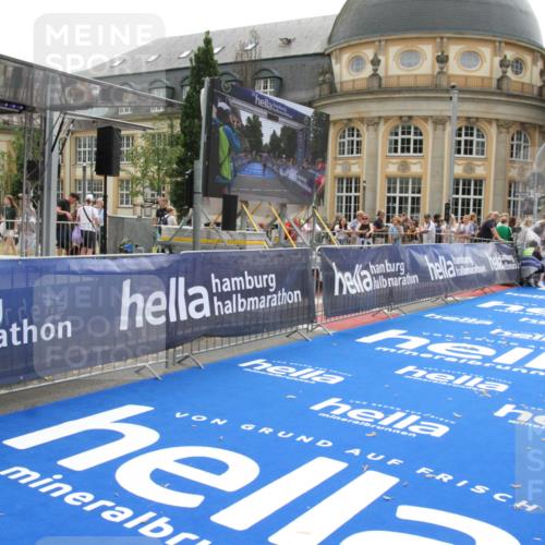 29.06.2025 - hella hamburg halbmarathon Michael Strokosch http://msf.ph/oto/8441866 29.06.2025 10:24:37 Ziel 7855, 14506 meine-sportfotos.de