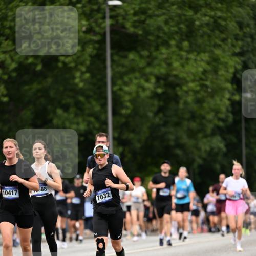 29.06.2025 - hella hamburg halbmarathon Dr. Thomas Lammeyer http://msf.ph/oto/8441870 29.06.2025 10:57:17 Kennedybrücke 2420, 2983, 2988, 3227, 3787, 4595, 6135, 6604, 7032, 7511, 7690, 7735, 7871, 9340, 9368, 10080, 10417, 10568, 10879, 10884, 10981 meine-sportfotos.de